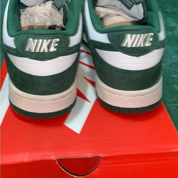 Nike Women's Green and White Sneakers - Picture 12 of 12